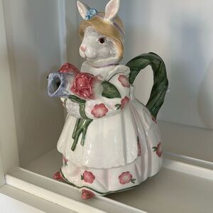 Bunny Teapot NWT